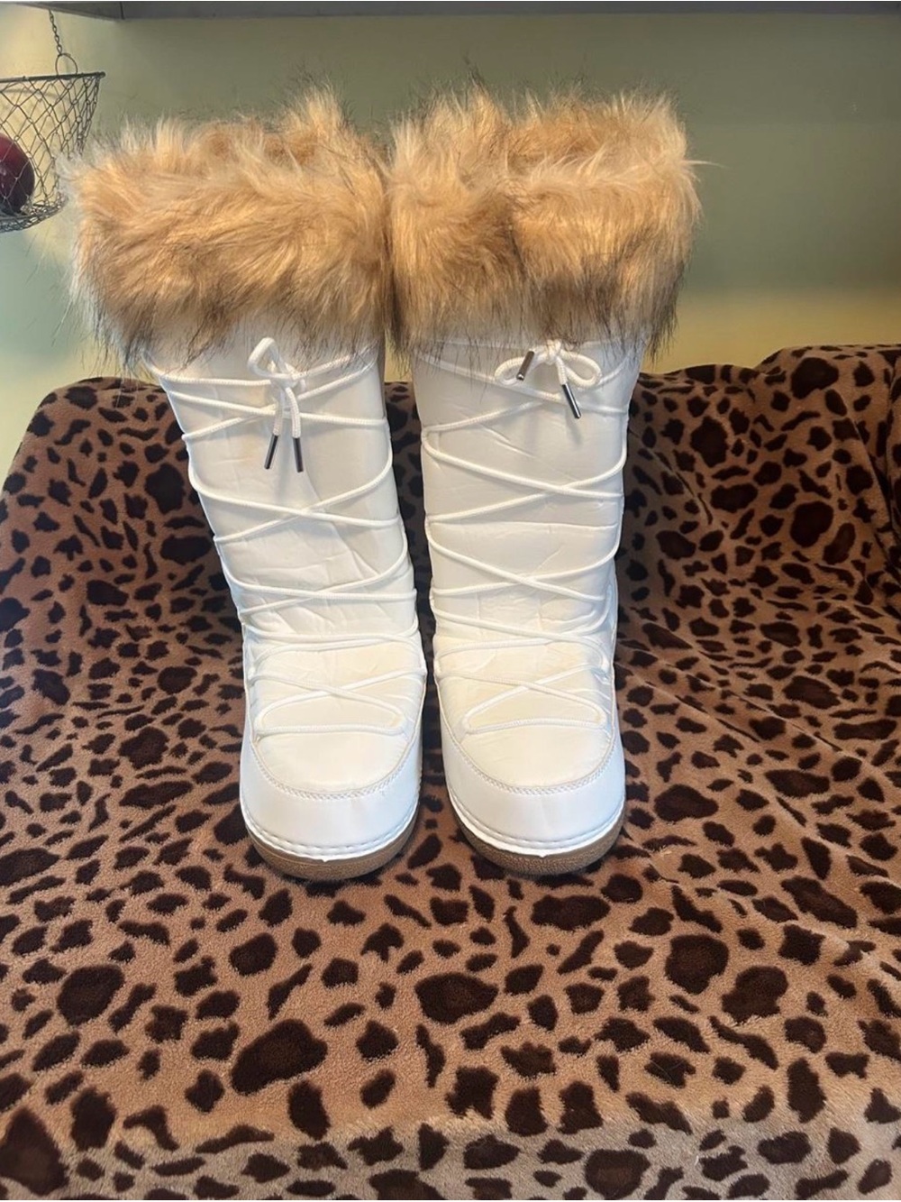 White Winter Boots with Tan Faux Fur Cuffs – XL